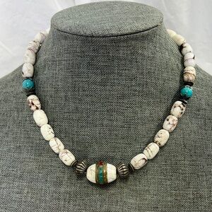 18 1/2” INCHES WHITE HOWLITE &
TURQUOISE WITH A BIT OF CORAL IN THE CENTER STONE